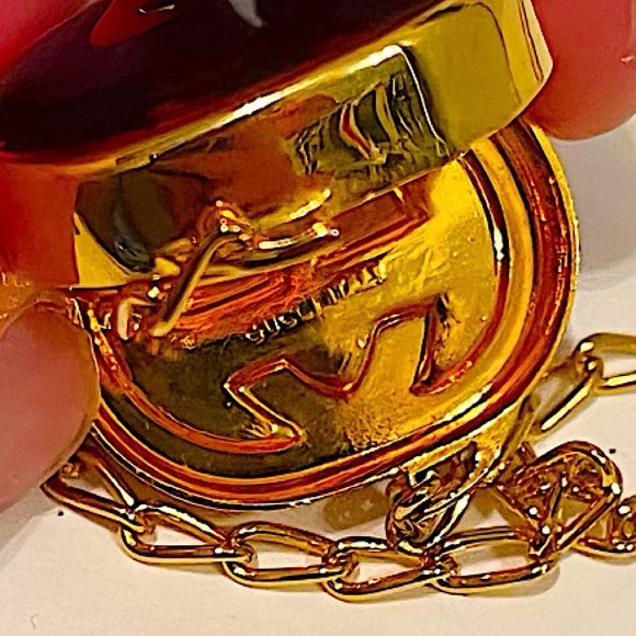 Authentic Vintage Gucci Rare Gold Plated GG Pillbox Pendant Necklace - Picture 8 of 8